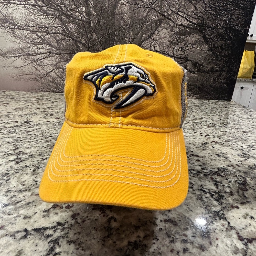 NHL Gray and Yellow‎ Mesh Fitted Nashville Predators Cap